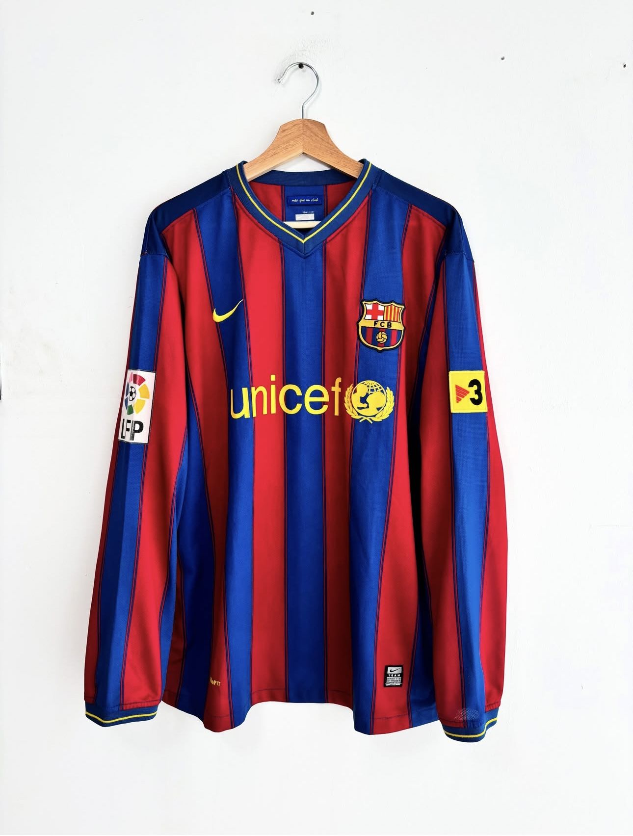 Nike FC Barcelona 2009-10 XAVI Vintage Longsleeve Soccer Jersey.