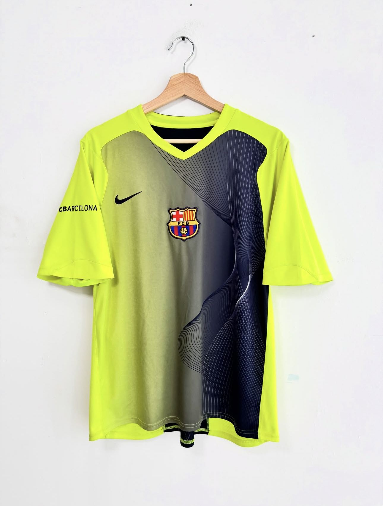 Nike Total 90 FC Barcelona 2005-06 Vintage Pre-Match Soccer Jersey.